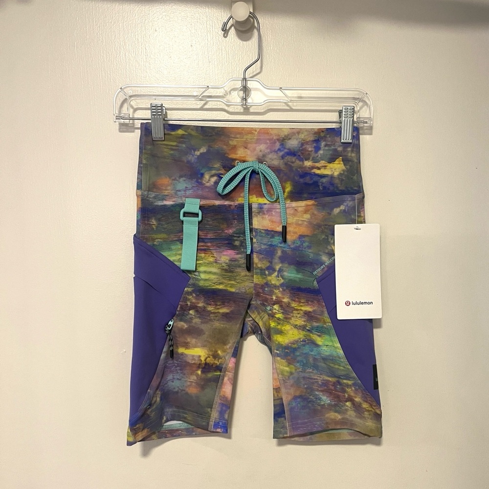 NWT Lululemon hiking cargo SHR shorts, size 4